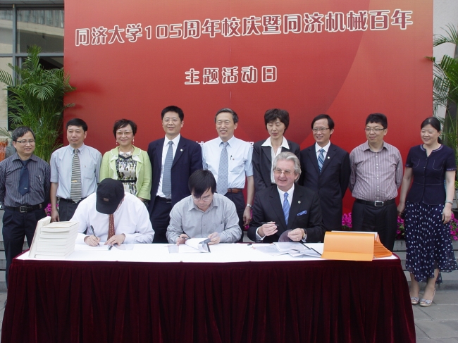 斯泰恩拜斯柏林大学史太白创新创业商足球比分手机
院长、足球比分手机
院长和研究生院副院长签署了斯泰恩拜斯柏林大学史太白创新创业商足球比分手机
与同济大学合作培养在职工程硕士双学位框架协议