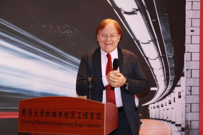 德方专业协调教授代表 Dr. Michael Abramovici 教授致辞